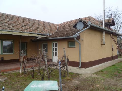 Eladó Ház 6648 Csongrád , Bokros központi részén 