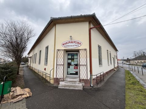 Eladó Ház 6343 Miske , Központban jelenleg üzlethelyiségként funkcionáló épület