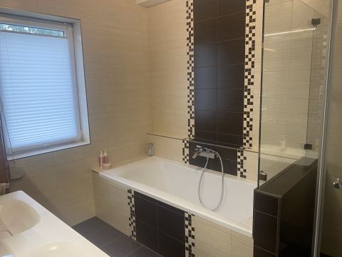 Kiadó Ház 6000 Kecskemét KECSKEMÉT BELVÁROSÁHOZ KÖZEL IGÉNYES LAKÁS  KIADÓ