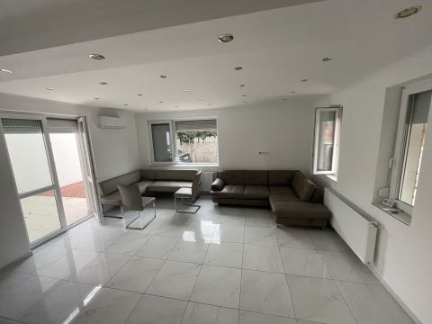 Eladó Lakás 1047 Budapest 4. kerület 4.kerület csendes kertvárosi részén, újszerű ingatlan eladó!