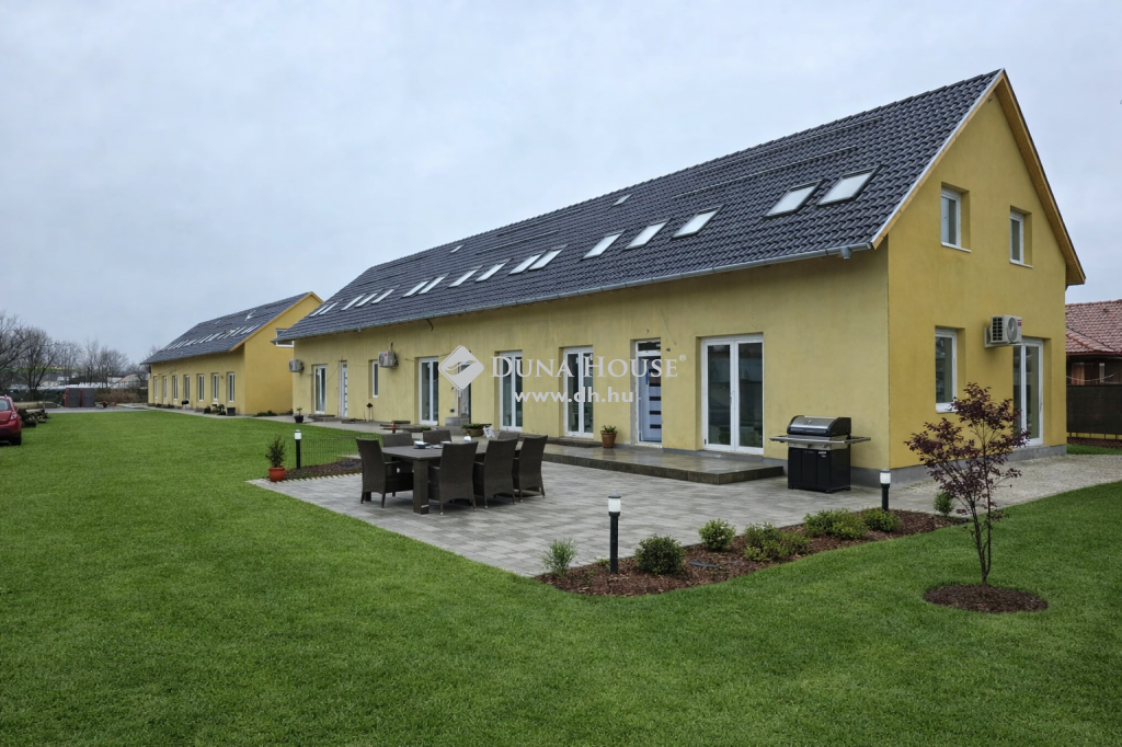 5000 Szolnok , Szolnok Széchényi lakótelep fejlődő részén űjépítésű kertes — 1/18