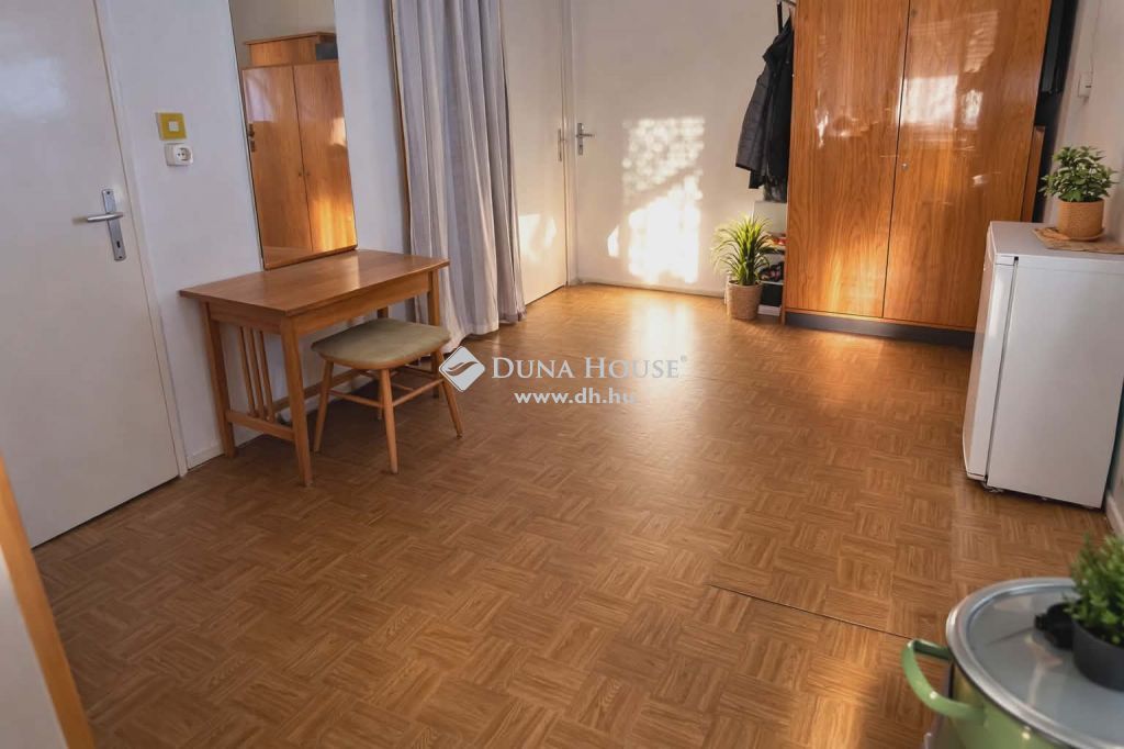 6065 Lakitelek , Lakitelek-Tőserdőn tégla építésű,téliesített nyaraló eladó — 1/11