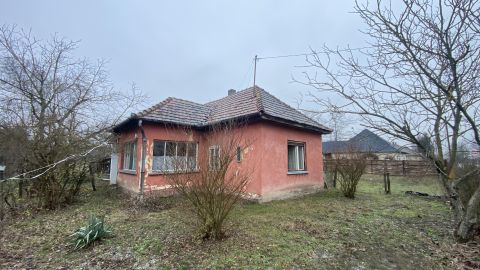 Eladó Ház 2764 Tápióbicske , Fő út mellett, nagy területtel rendelkező ingatlan