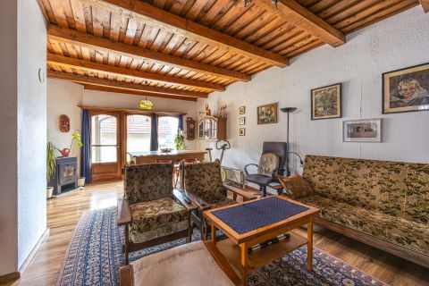 Eladó Ház 8440 Herend , Vállalkozásnak is alkalmas ház Herenden csendes utcában