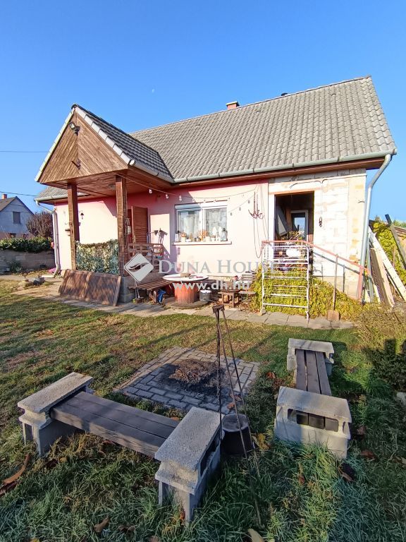 2118 Dány , Dány családi ház — 1/9