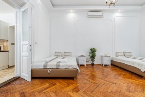 Eladó Lakás 1061 Budapest 6. kerület , 19.SZÁZADI ANDRÁSSY ÚTI PALOTÁBAN HÁROMSZOBÁS DUPLA FÜRDŐS