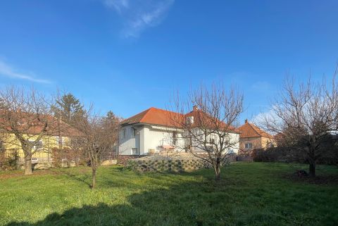 Kiadó Ház 9700 Szombathely , belváros közeli családi ház