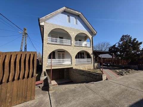 Eladó Ház 2251 Tápiószecső , Csendes részen