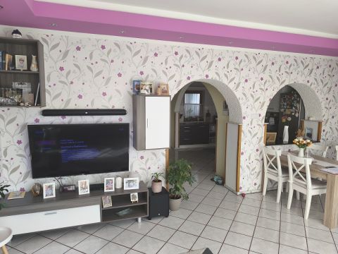 Eladó Ház 1183 Budapest 18. kerület Miklóstelepen, 110 nm-es, belső kétszintes sorházi lakás