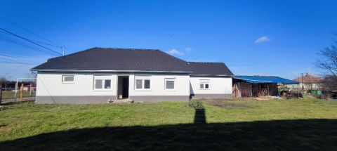 Eladó Ház 5430 Tiszaföldvár , 5430 Tiszaföldvár, Csendes