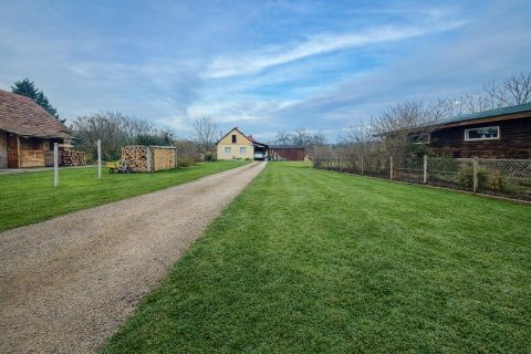 Eladó Telek 2213 Monorierdő , Monorierdő kertvárosi utcájában megbúvó építési telek