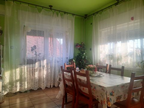 Eladó Ház 2367 Újhartyán , Családi ház napelemmel