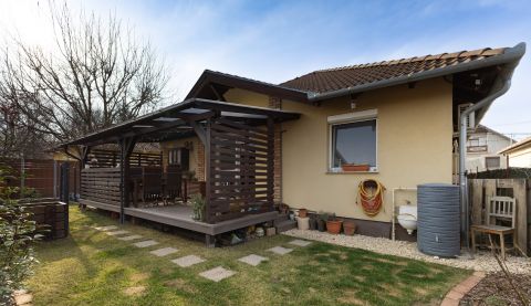 Eladó Lakás 2230 Gyömrő , Erzsébettelep városrészben, 60 nm-es, kertkapcsolatos ház