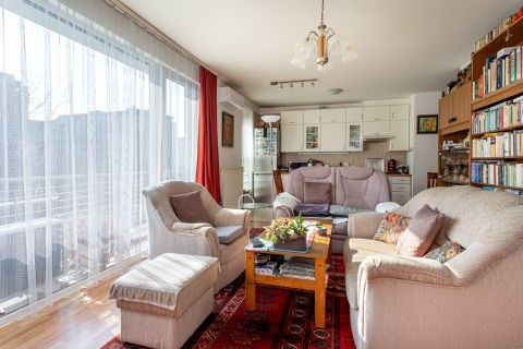 Eladó Lakás 1139 Budapest 13. kerület Árpád hídhoz közel 3 szobás nagy erkélyes emeleti lakás