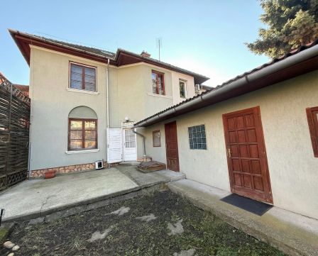 Eladó Ház 1116 Budapest 11. kerület , Alberfalva hangulatos utcájában-felújítandó,napfényes,7szoba