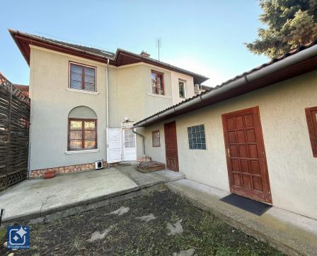 Eladó Ház 1116 Budapest 11. kerület , Alberfalva hangulatos utcájában-felújítandó,napfényes,7szoba