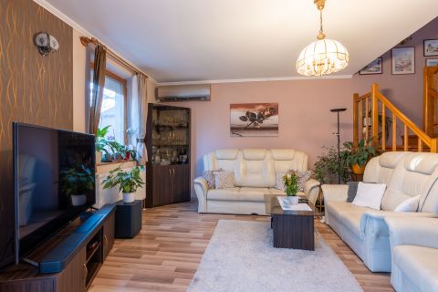 Eladó Ház 8045 Isztimér 