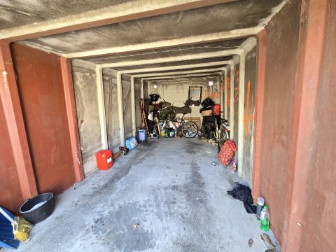 Eladó Parkoló 2432 Szabadegyháza Garázs, Szabadegyháza-Ipartelep 17nm-es jó állapotú garázs 