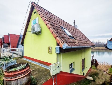 Eladó Ház 8851 Gyékényes , Gyékényesen közvetlen vízparti nyaraló eladó! 