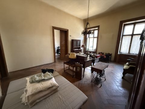 Eladó Lakás 1055 Budapest 5. kerület Lakásnak, rendelőnek vagy irodának is megfelelő befektetés!