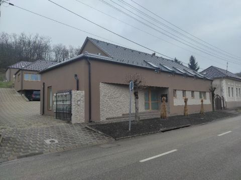 Eladó Lakás 7100 Szekszárd , 7100 Szekszárd, Béla király tér