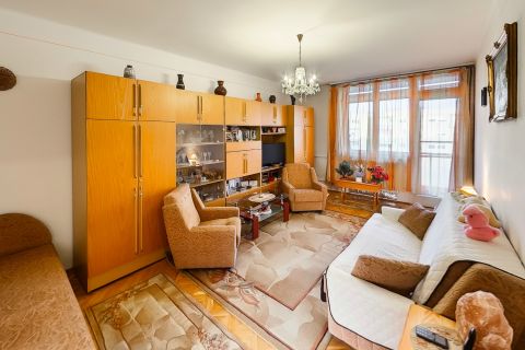 Eladó Lakás 6000 Kecskemét Tégla építésű,2 szobás,erkélyes lakás a belváros peremén!