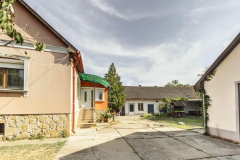 Eladó Ház 6000 Kecskemét , Kecskemét szélén kiváló adottságokkal eladó tanya!