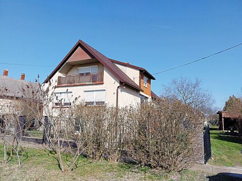 Eladó Ház 2881 Ászár , Duplakomfortos, masszív téglaépítésű, korszerűsített ház