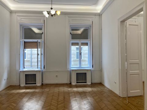 Eladó Lakás 1055 Budapest 5. kerület , 2 bejáratos - remek lokáció - kiváló elosztás