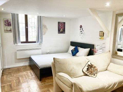 Eladó Lakás 1064 Budapest 6. kerület , Kompakt bázis a Diplomatanegyedben