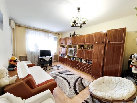 Eladó Lakás 2400 Dunaújváros , Dózsa II. városrészben, 4. emeleti, erkélyes lakás eladó!