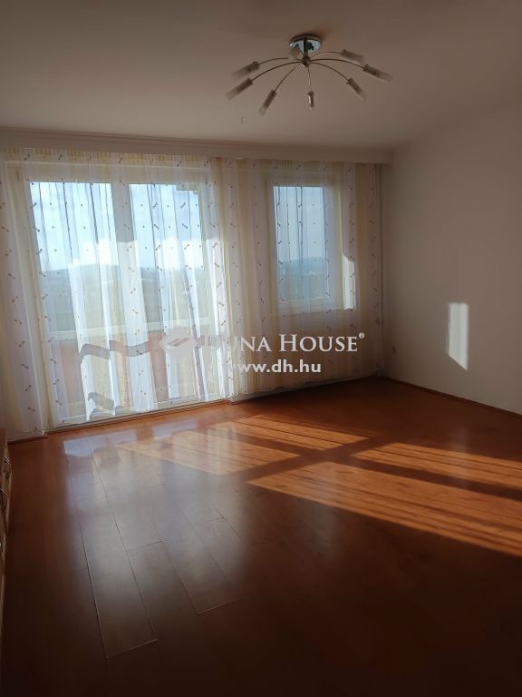 8200 Veszprém , Veszprém — 1/14