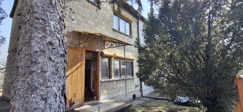 Eladó Ház 2000 Szentendre , Szentendre kertvárosi részén....