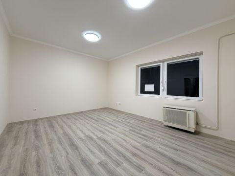 Eladó Lakás 2700 Cegléd , TELJESEN FELÚJÍTOTT LAKÁS A BELVÁROSBAN!