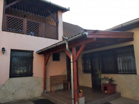 Eladó Ház 3200 Gyöngyös , Mátrai úti Spar szomszédságában!