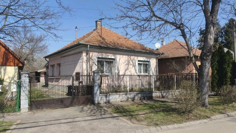 Eladó Ház 1171 Budapest 17. kerület , Nagyméretű Kádár kocka kiváló közlekedéssel