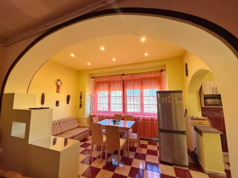 Eladó Lakás 8105 Pétfürdő Pétfürdő-Hősök tere