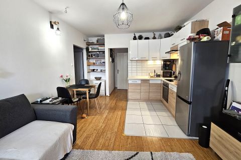 Eladó Lakás 8200 Veszprém KÉT BEJÁRAT, SAJÁT PARKOLÓ ÉS SAJÁT KERT: A TÖKÉLETES ELSŐ L