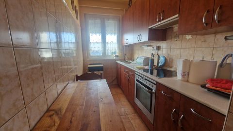 Eladó Lakás 8000 Székesfehérvár , Fedett beállóval és garázzsal