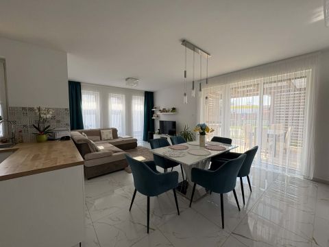 Eladó Ház 6050 Lajosmizse Újépítésű házak között, 4 szoba+ nappalis családi ház