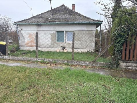 Eladó Ház 8130 Enying , Balatontól 6km-re családi ház 