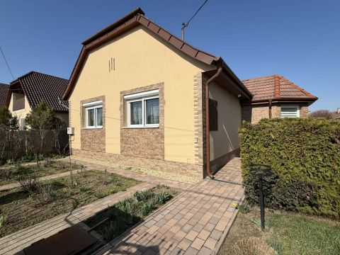 Eladó Ház 2721 Pilis , Iskolához közel