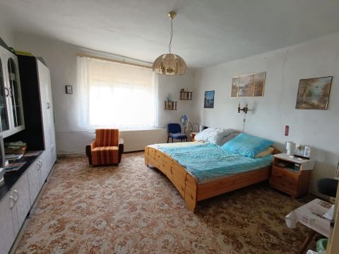 Eladó Ház 7718 Udvar 