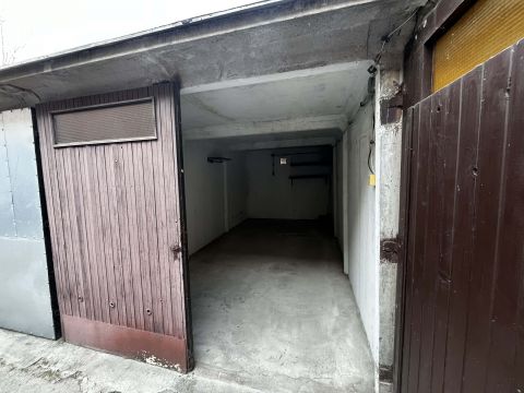 Eladó Parkoló 6000 Kecskemét Befektetési lehetőség a Rákóczi utcán