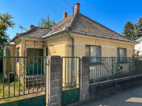 Eladó Ház 9222 Hegyeshalom , Fő utca - Miklóshalmi út felé