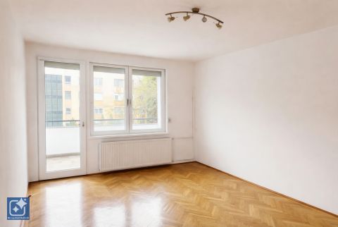 Eladó Lakás 1201 Budapest 20. kerület , Kossuth Lajos utcában egy festéssel költözhető, erkélyes