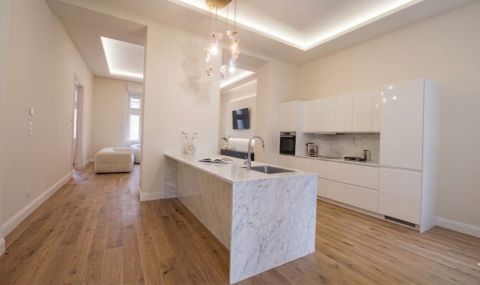 Eladó Lakás 1066 Budapest 6. kerület , Lovag utca, 2 szobás, felújított polgári lakás