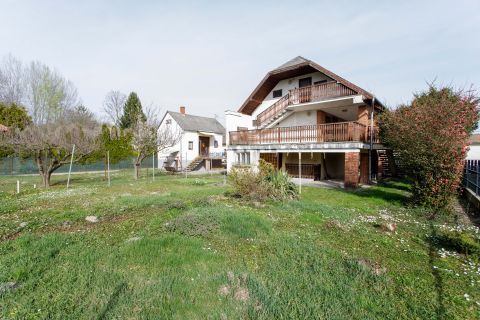 Eladó Ház 9200 Mosonmagyaróvár , Lovasiskola mellett