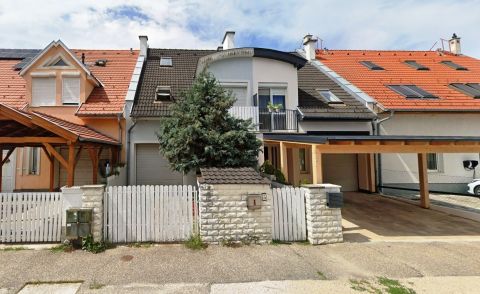 Eladó Ház 9400 Sopron , Sopron, Lehár lakóparkban ikerház eladó