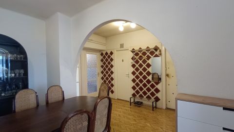 Eladó Lakás 6000 Kecskemét , Gyenes téren 3.emeleti 79nm-es erkélyes lakás